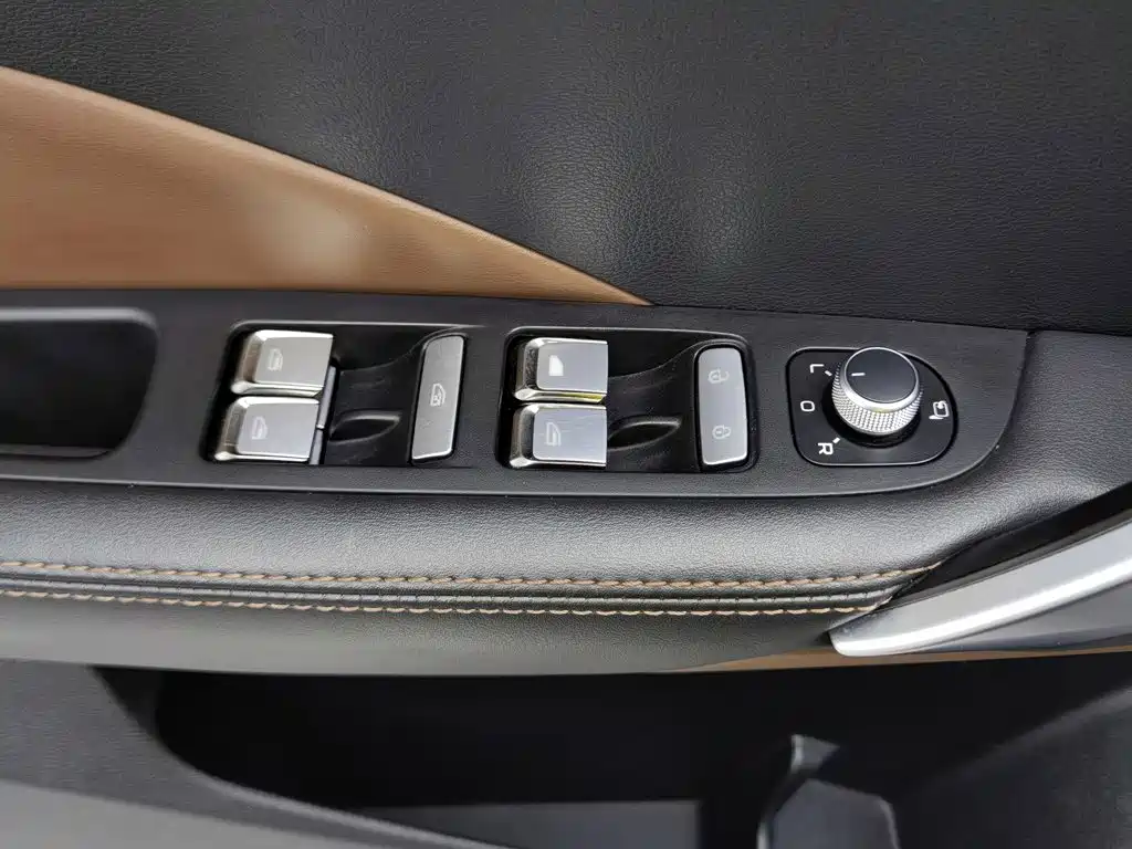 Geely Binyue — миниатюра 9