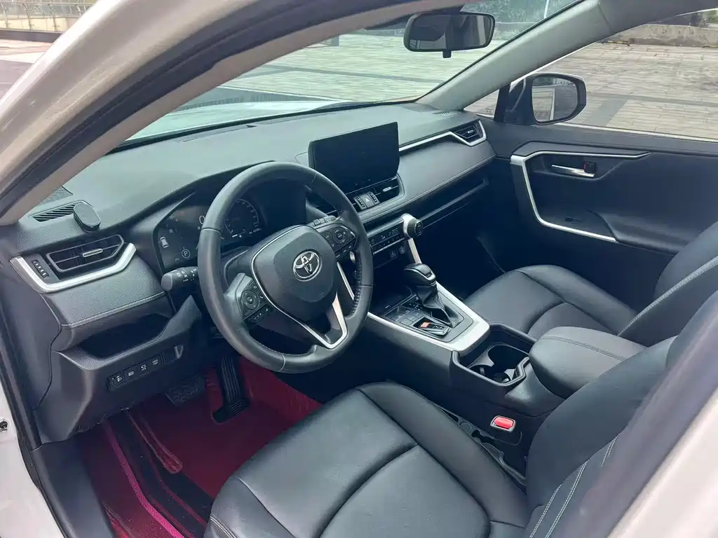 Toyota RAV4 — миниатюра 5