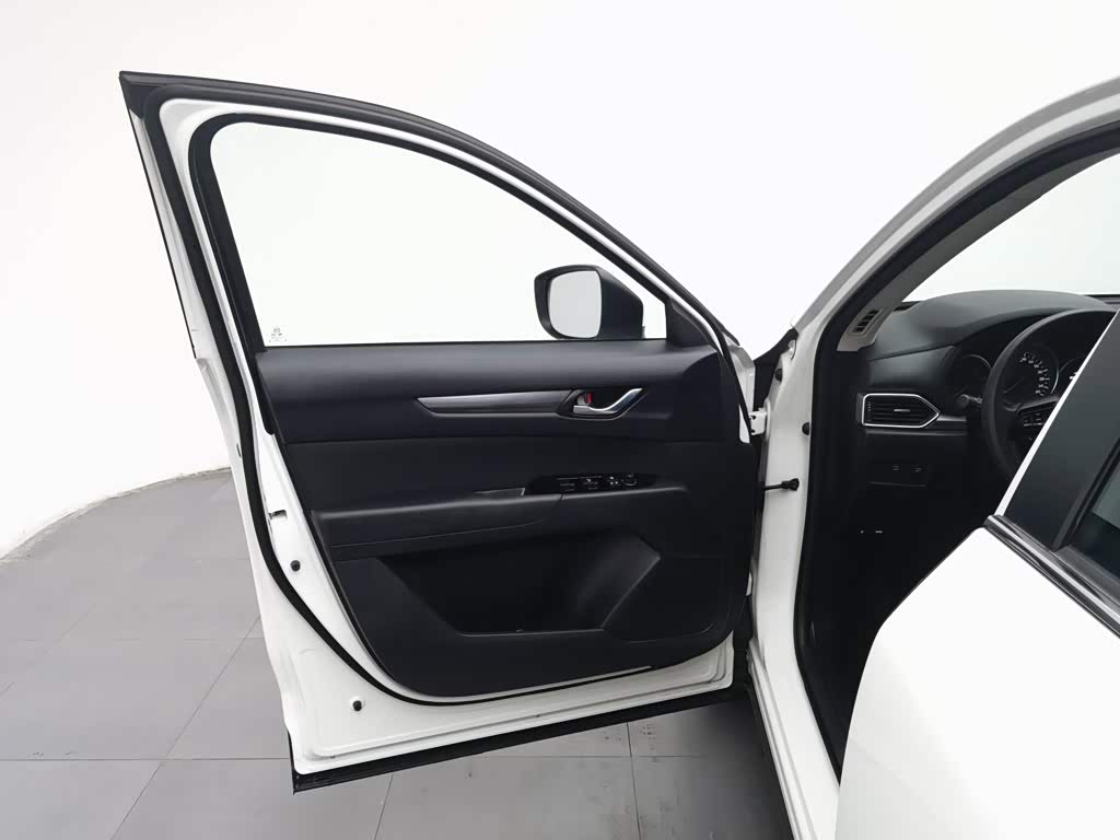 Mazda CX-5 2.0 л 2024 г. Белый, пробег 25000 км