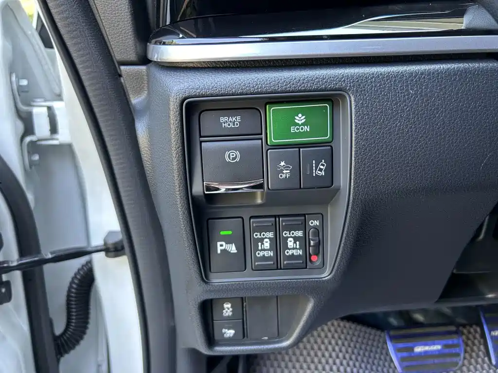 Honda Elysion — миниатюра 13