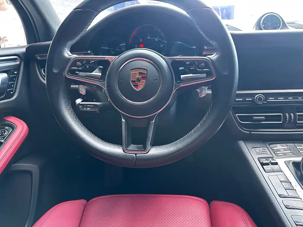 Porsche Macan — миниатюра 6