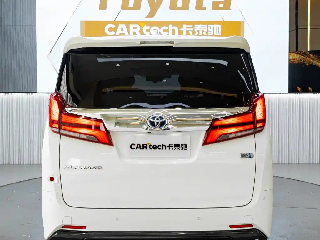 Toyota Alphard — миниатюра 5