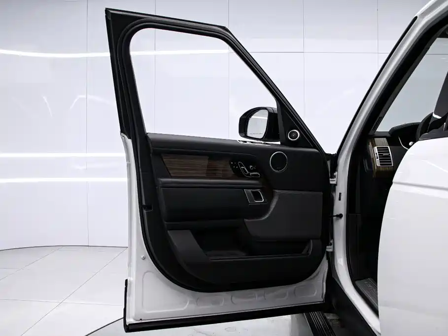 Land Rover Range Rover — миниатюра 13