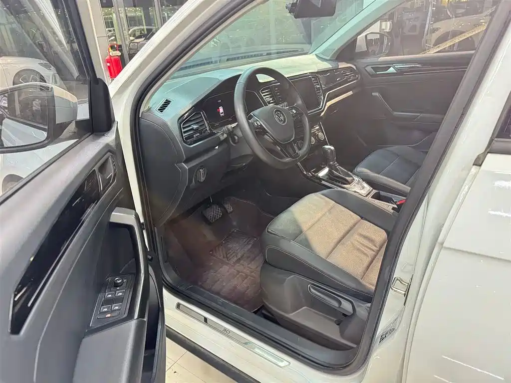 VOLKSWAGEN T ROC EXPLORING SONGS