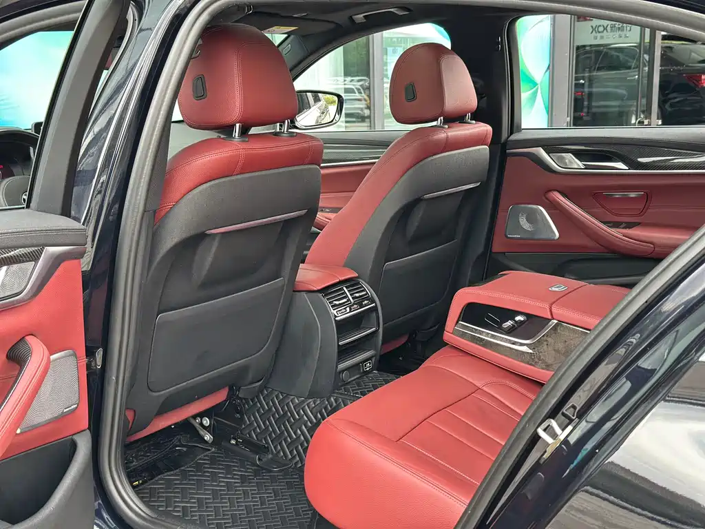 BMW 5 Series — миниатюра 9