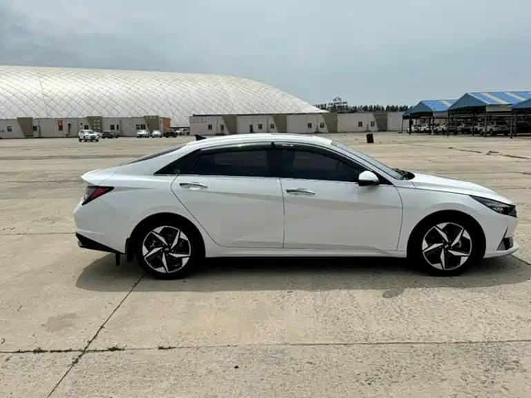 Hyundai Elantra — миниатюра 4