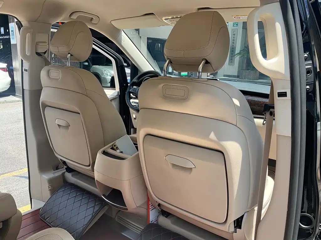 Mercedes-Benz V-Class — миниатюра 15