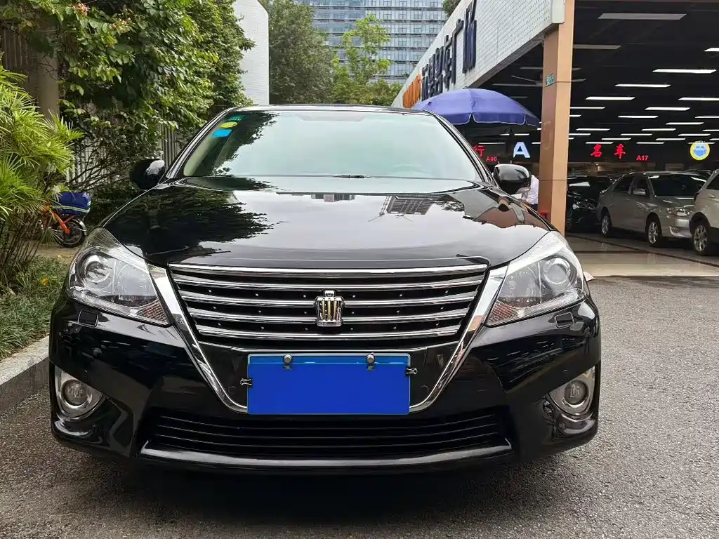 Toyota Crown 2014