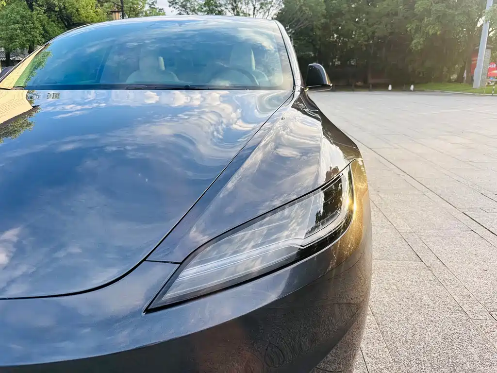 Tesla Model 3 — миниатюра 8