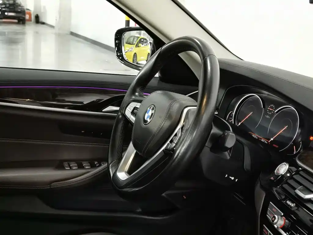 BMW 5 Series — миниатюра 22