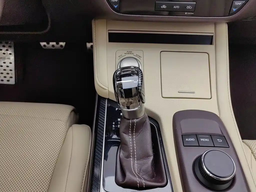 Lexus ES — миниатюра 13