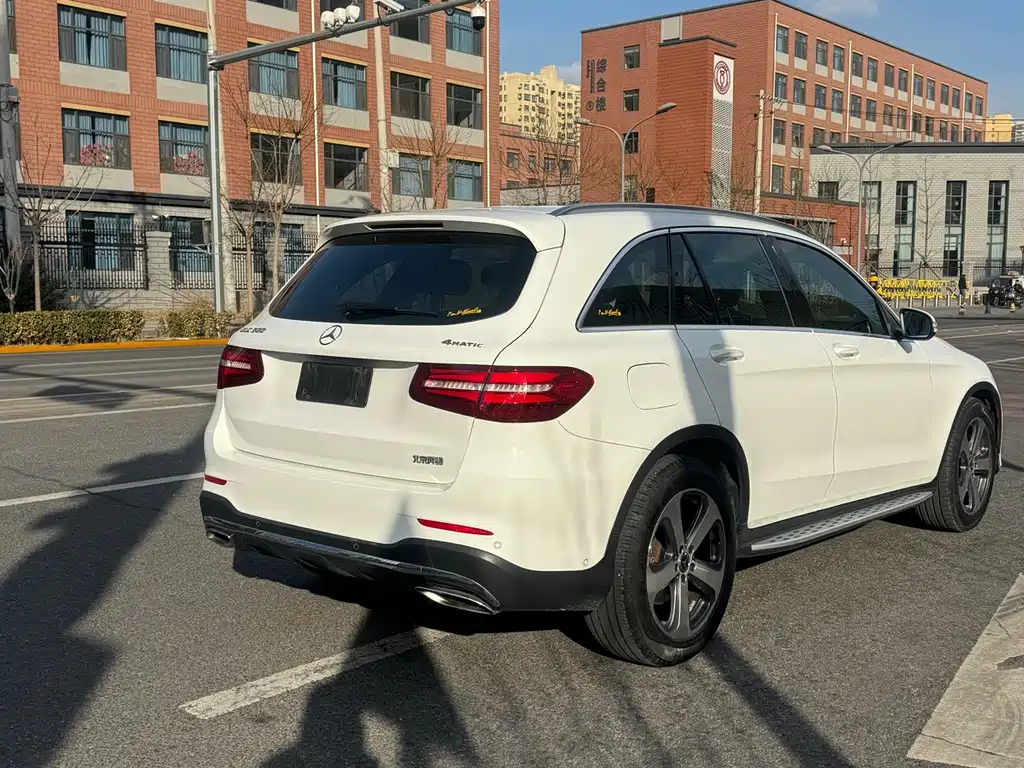 MERCEDES-BENZ GLC