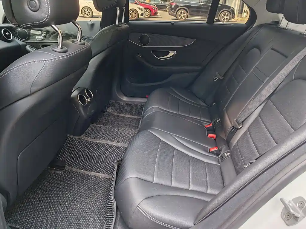 Mercedes-Benz C-Class — миниатюра 13