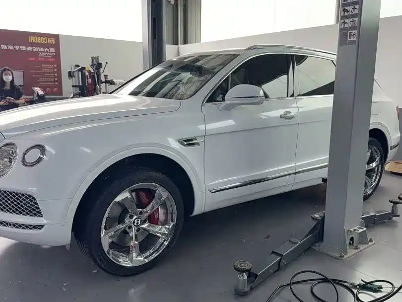 Bentley Bentayga — миниатюра 3