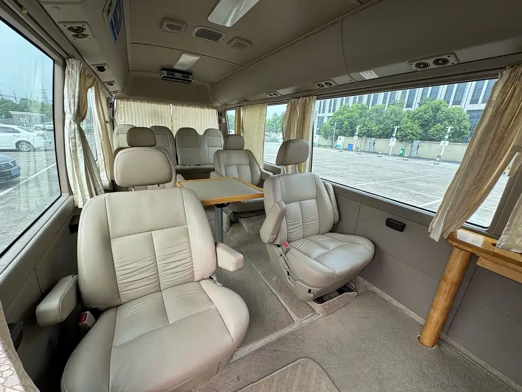 Toyota Coaster — миниатюра 16