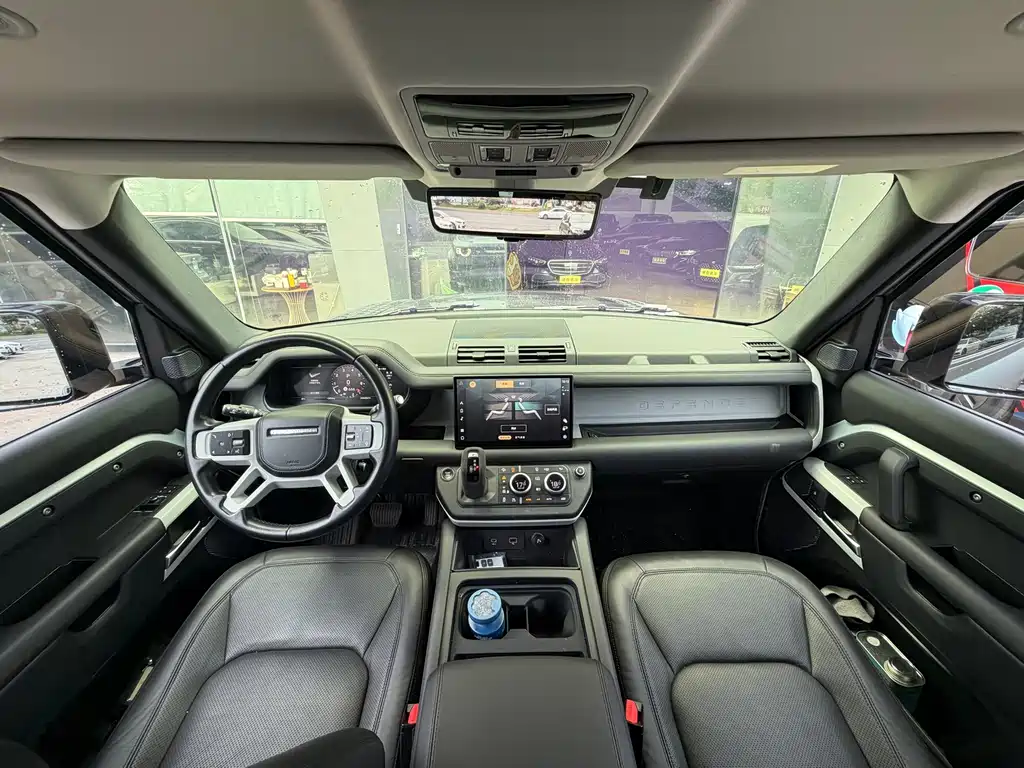 Land Rover Defender — миниатюра 9