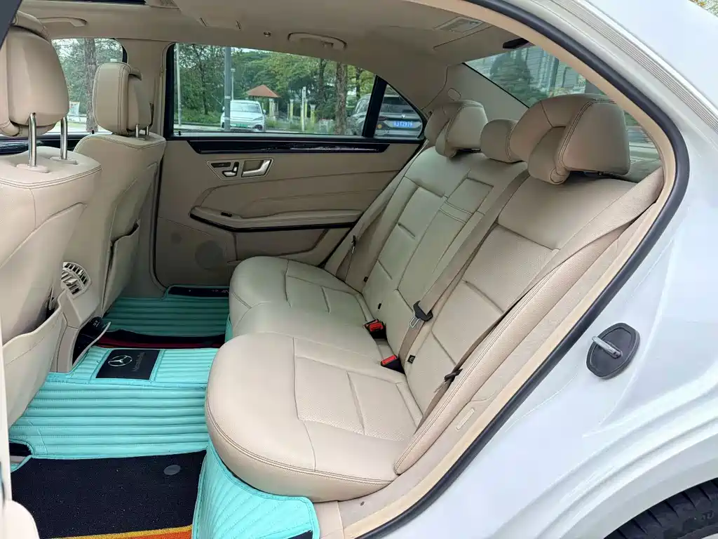 Mercedes-Benz E-Class — миниатюра 6