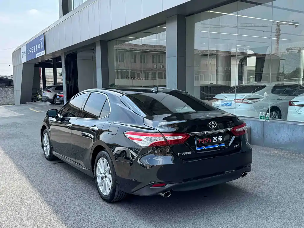 Toyota Camry — миниатюра 7