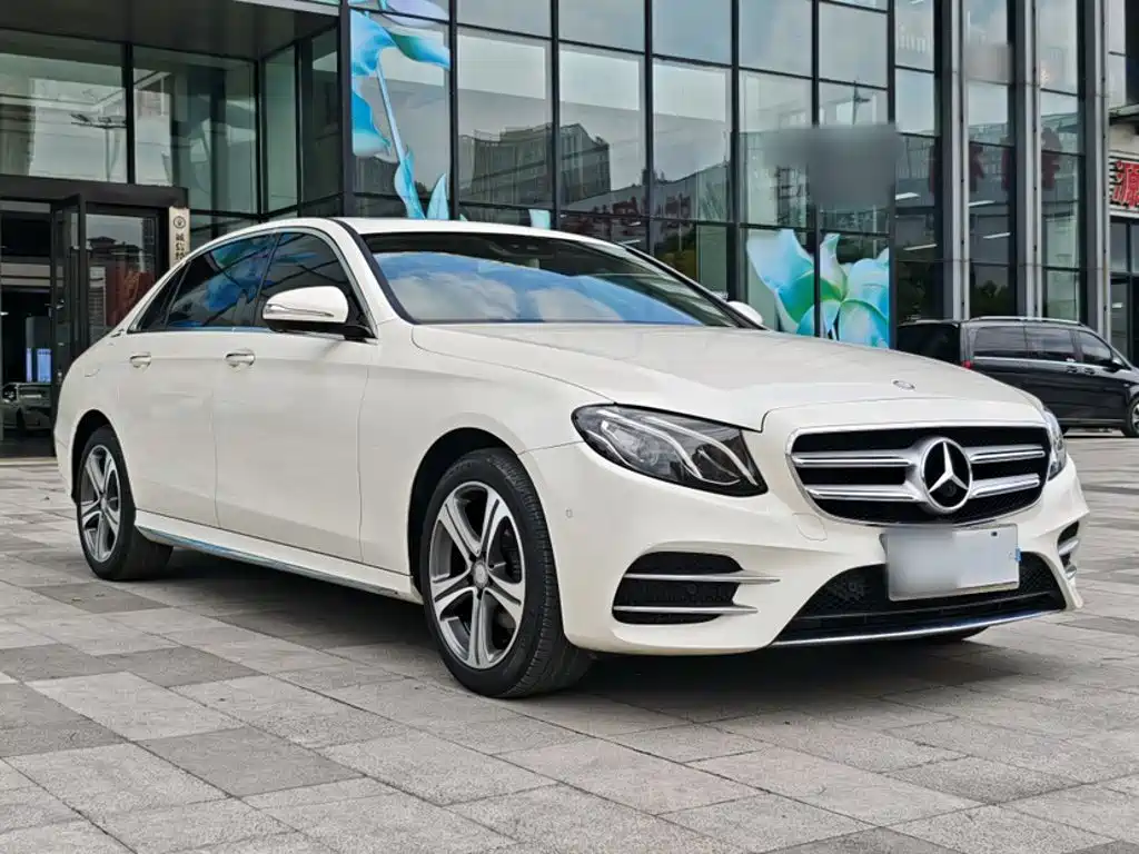 Mercedes-Benz E-Class — миниатюра 10