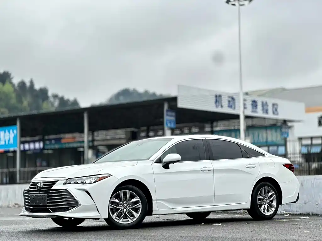 Купить Toyota Avalon