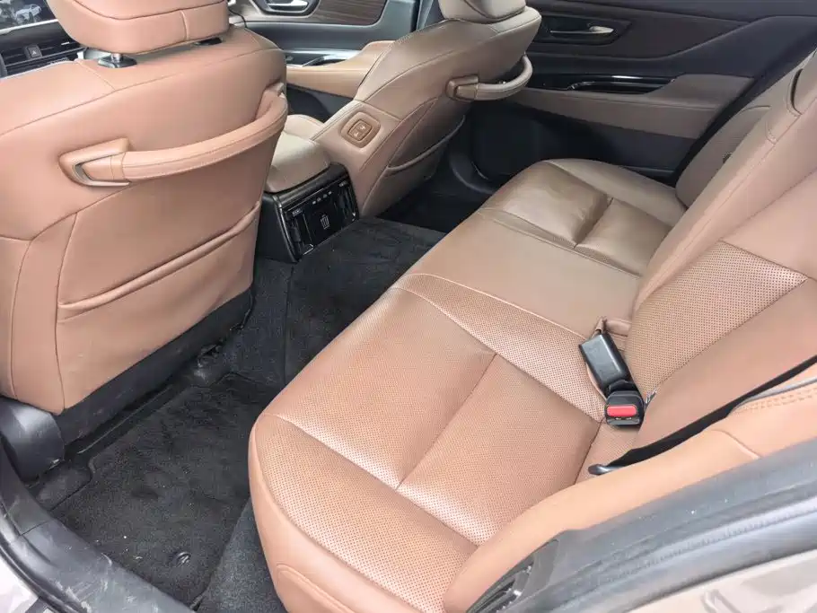 Toyota Crown (Import) — миниатюра 11
