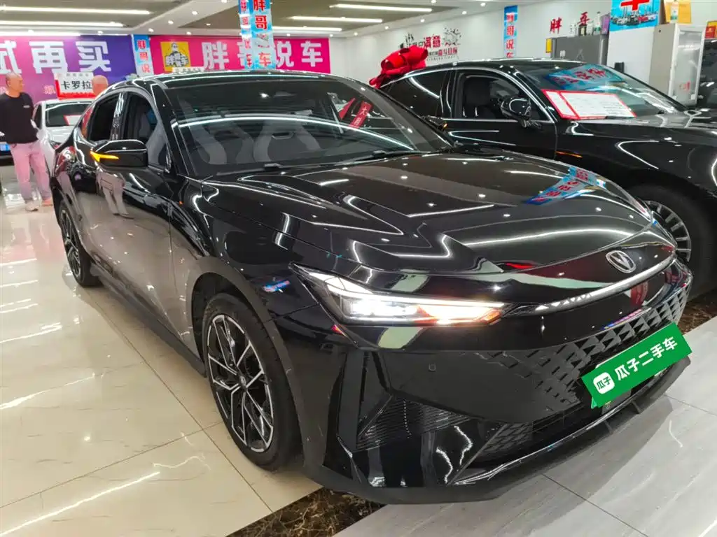 CHANGAN  UNI V SMART IDD