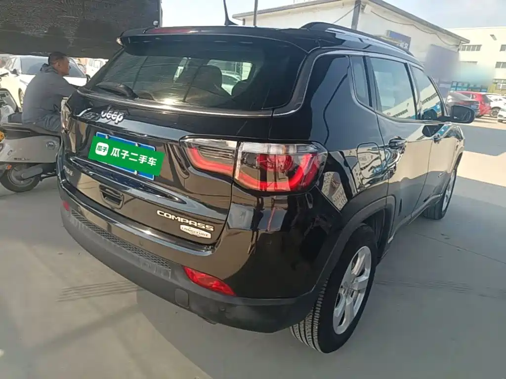 Jeep Compass — миниатюра 7