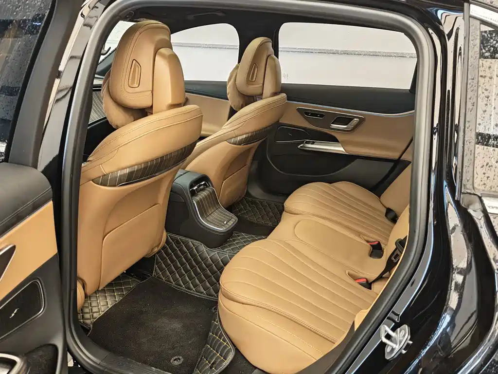 Mercedes-Benz E-Class — миниатюра 10
