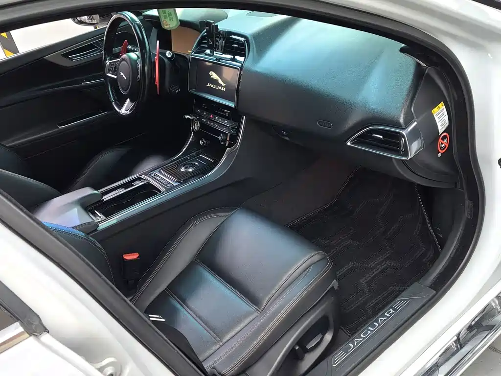 Jaguar XEL — миниатюра 4