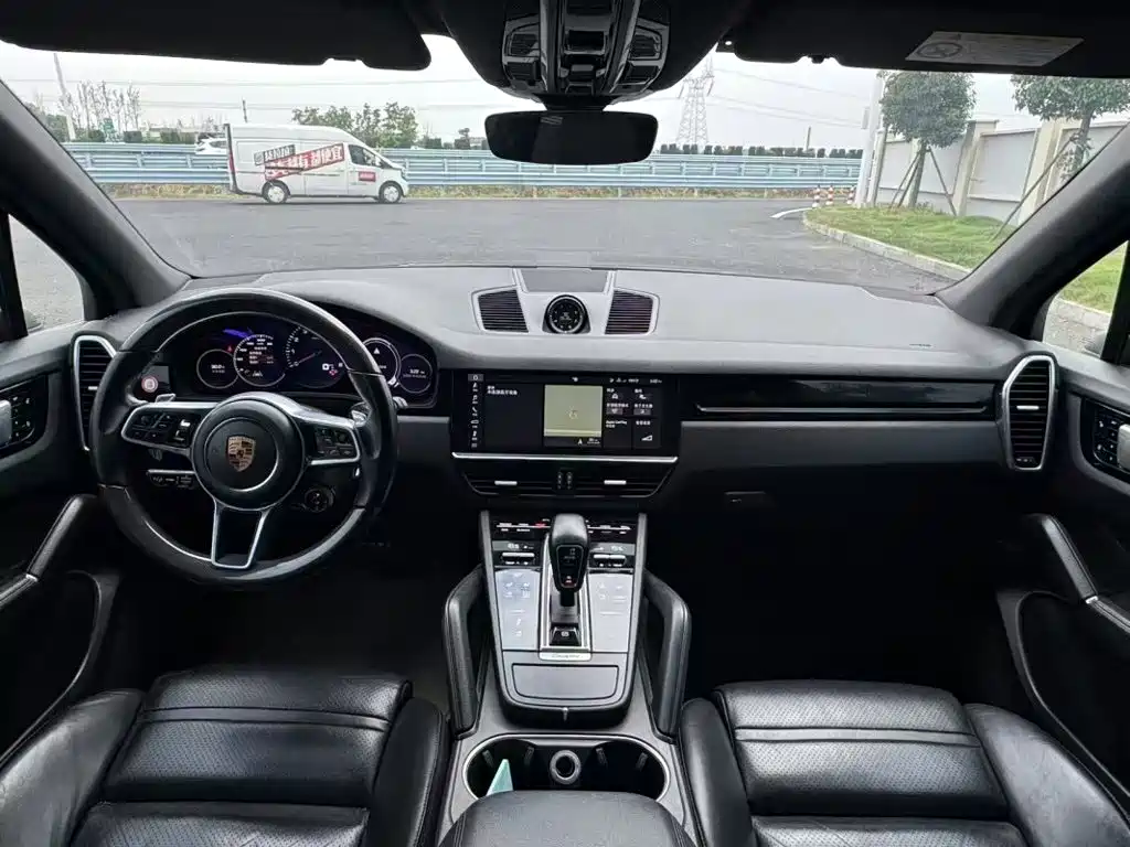Porsche Cayenne — миниатюра 4