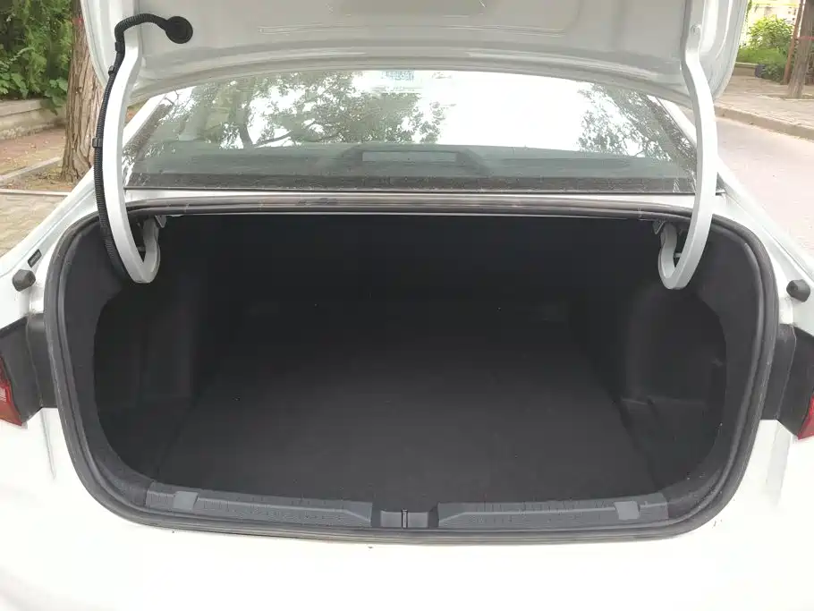 Volkswagen Lavida — миниатюра 4