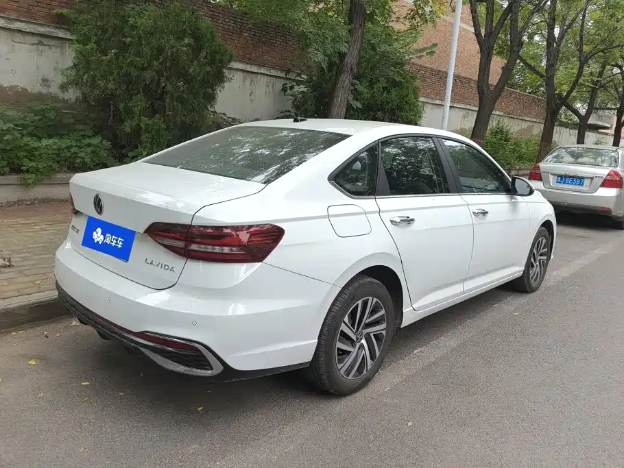 Volkswagen Lavida — миниатюра 3