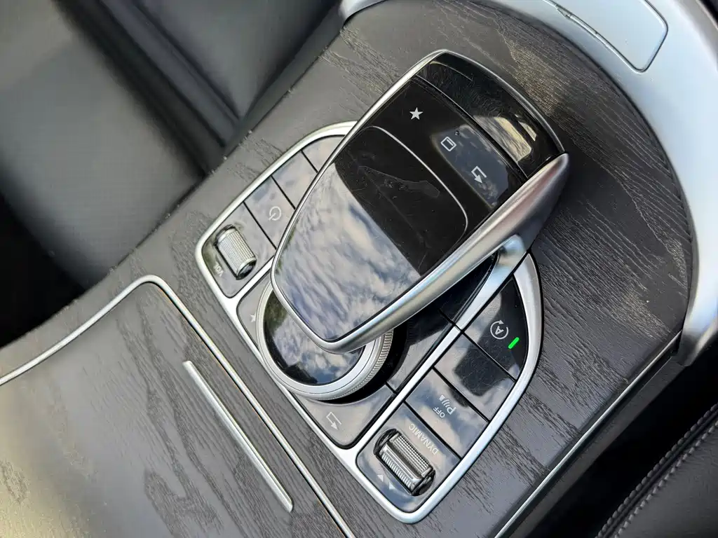 Mercedes-Benz C-Class — миниатюра 12