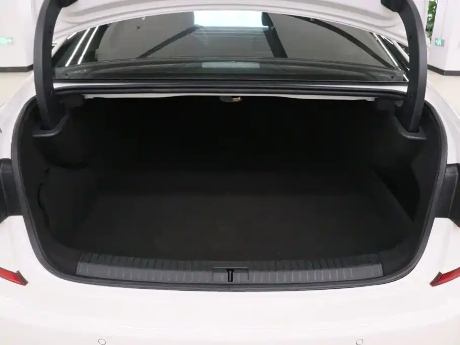 Volkswagen Passat PHEV — миниатюра 18