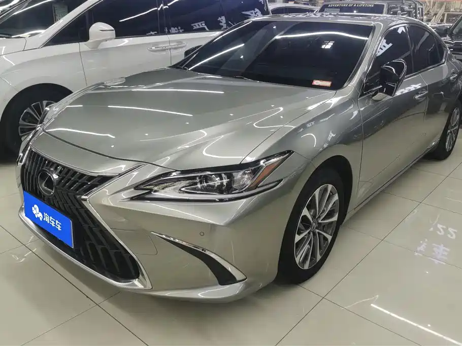 Lexus ES 2022