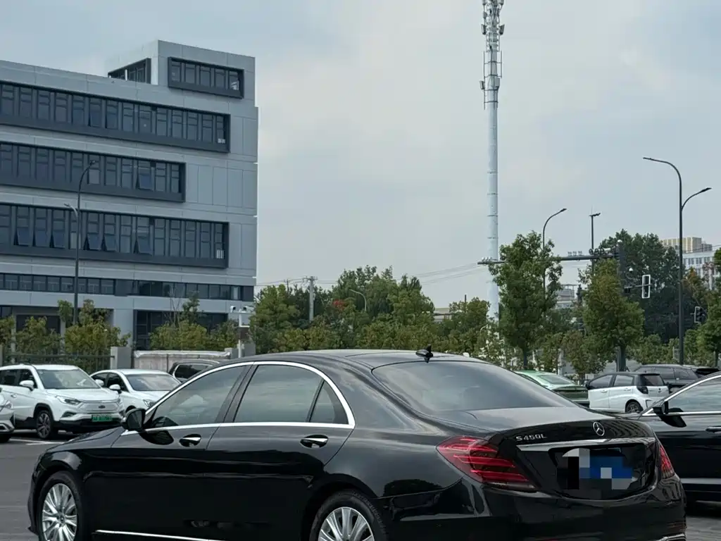 Mercedes-Benz S-Class — миниатюра 7