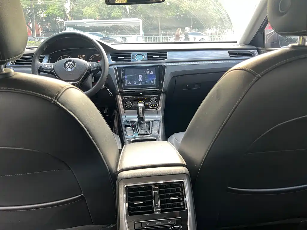 Volkswagen Passat — миниатюра 13