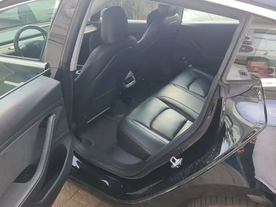 Tesla Model 3 — миниатюра 11