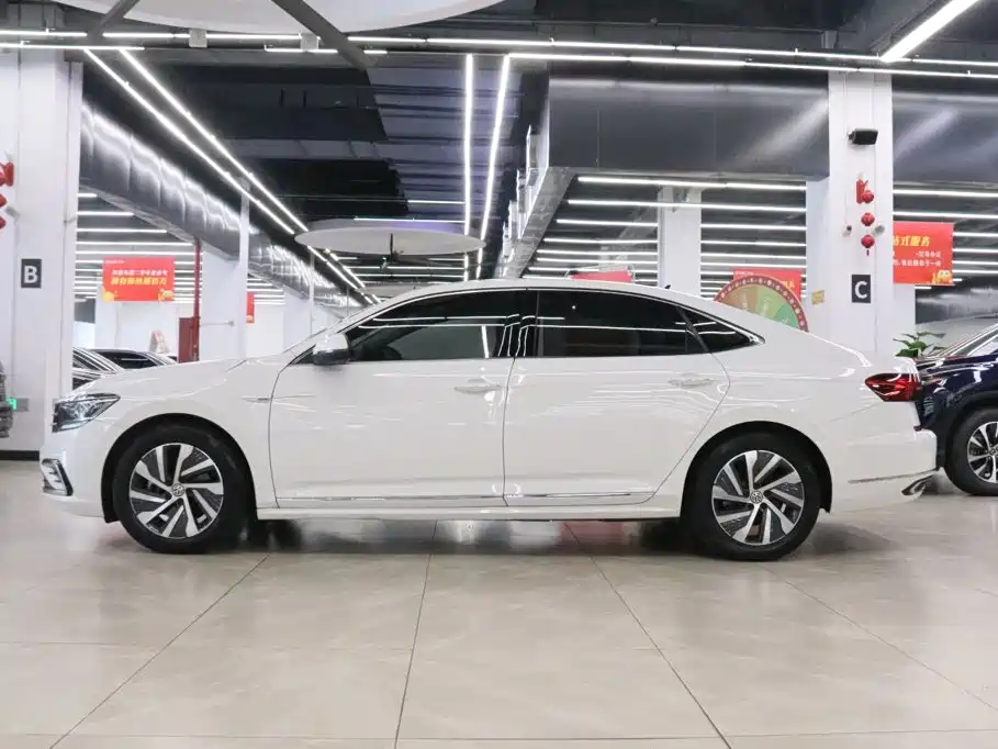 Volkswagen Passat PHEV — миниатюра 2