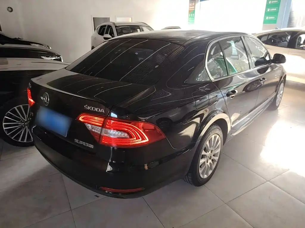 Skoda Superb — миниатюра 7