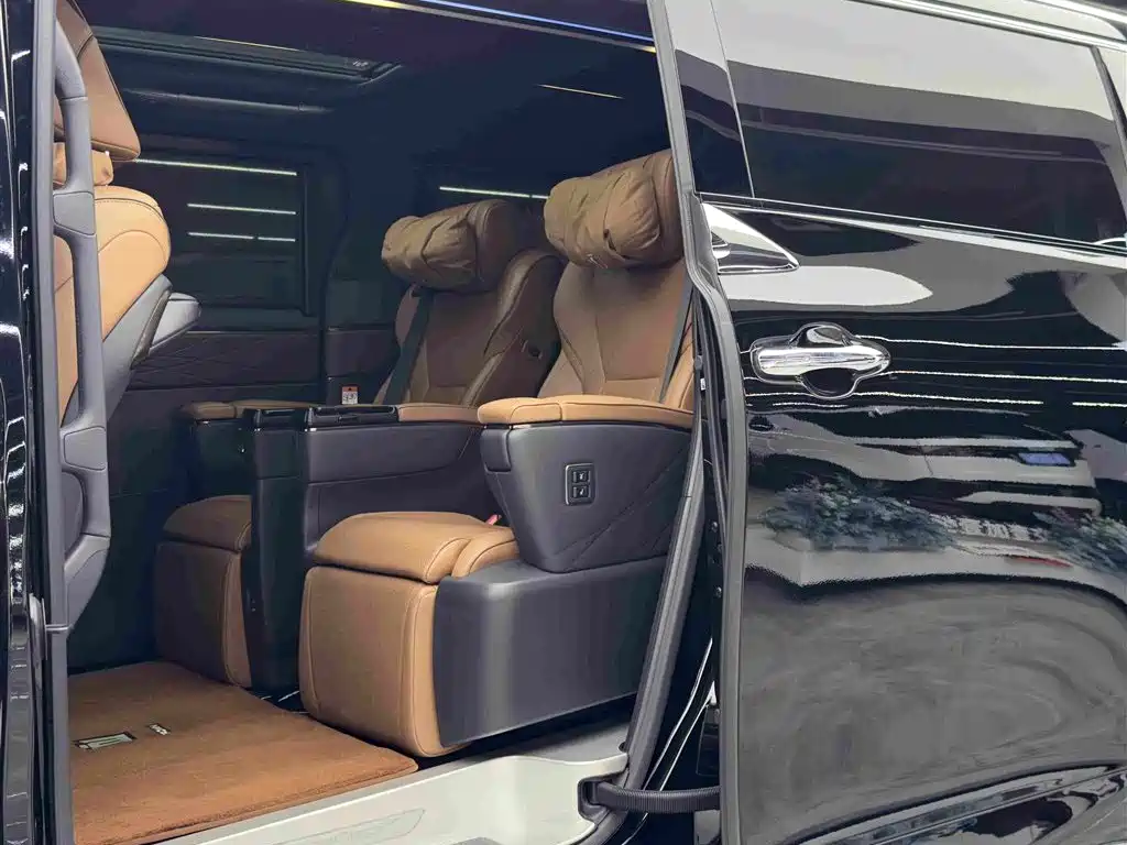 Toyota Vellfire — миниатюра 9