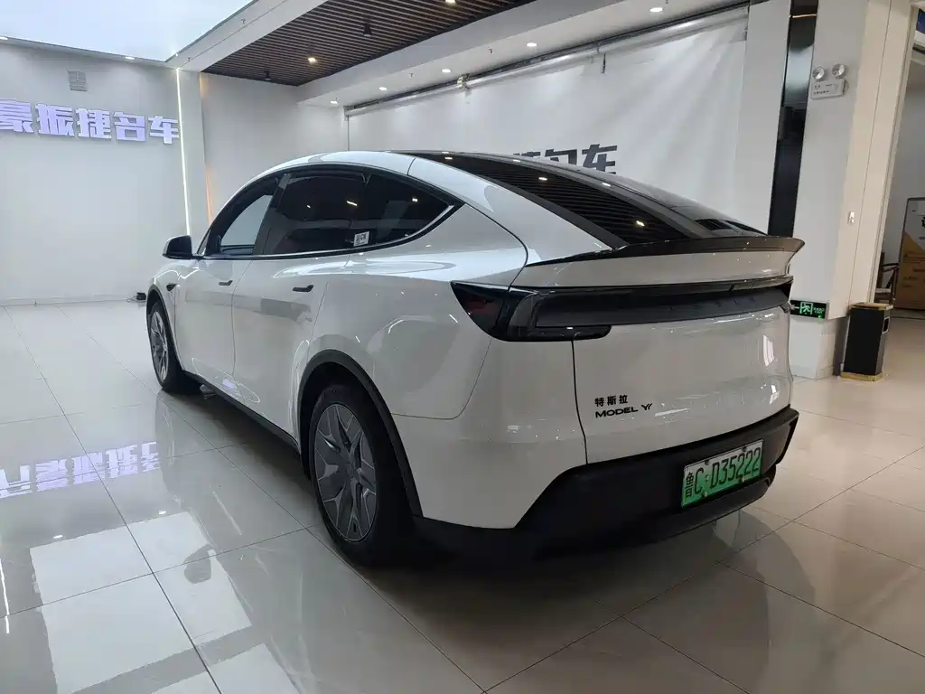 Tesla Model Y L — миниатюра 12