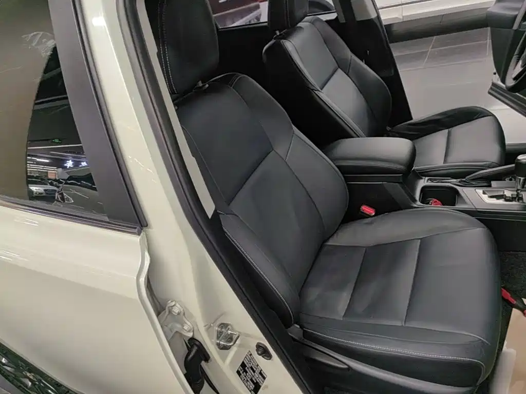 Toyota RAV4 — миниатюра 25