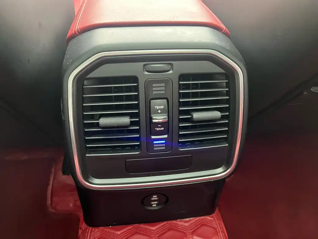 Porsche Macan — миниатюра 13