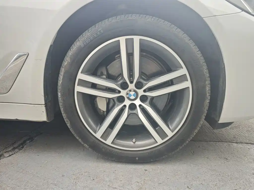 BMW 5 Series — миниатюра 17