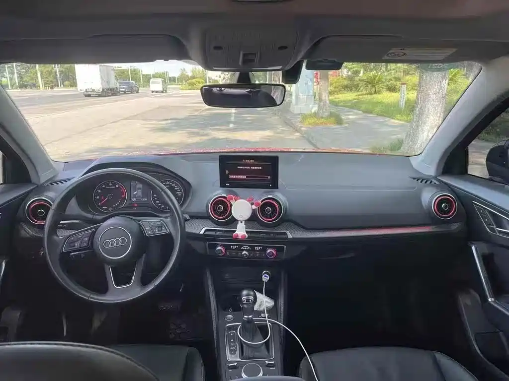 AUDI  Q2L