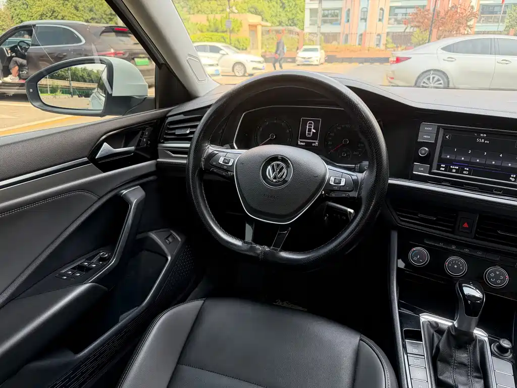 Volkswagen Sagitar - фото 16