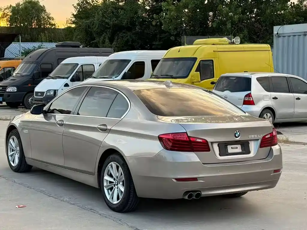 BMW 5 Series — миниатюра 8