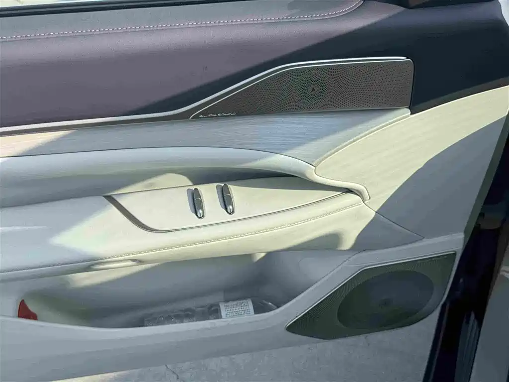 Buick Electra L7 — миниатюра 8