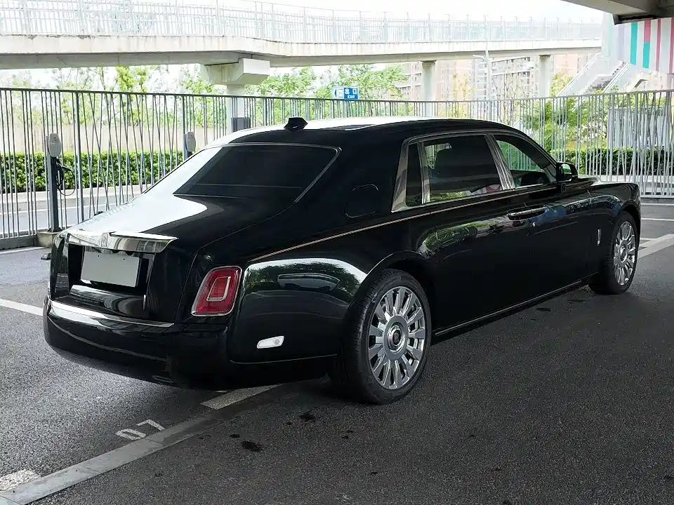 Rolls-Royce Phantom — миниатюра 5